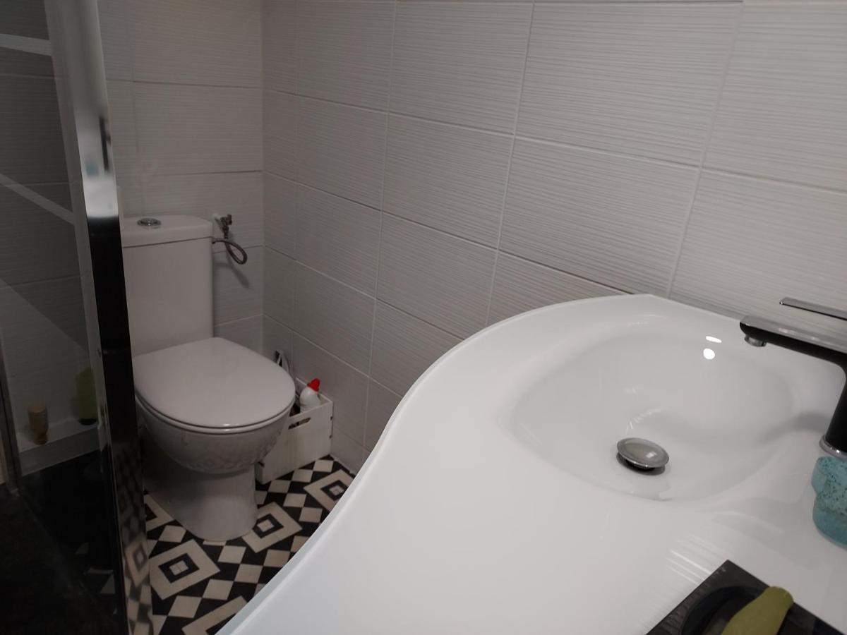 Rez-De-Chaussee Privatif Spacieux 3* D'Une Villa Centre Ville Hyères Buitenkant foto